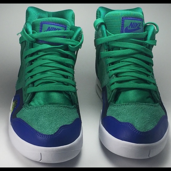 Air Tech Challenge 2  Nike Women Air Tech Challenge II SE Sz. 7